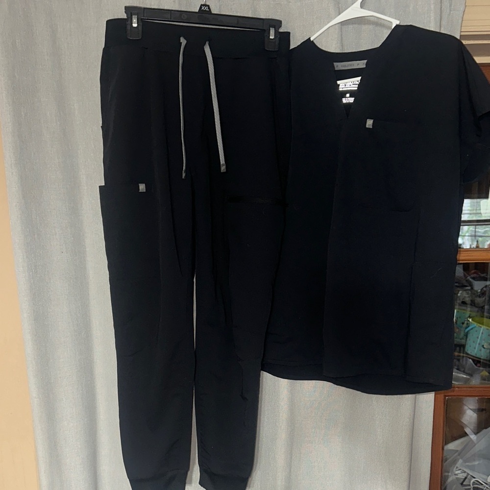 Fabletics SCRUBS Women's Joggers and Evolve Top Set